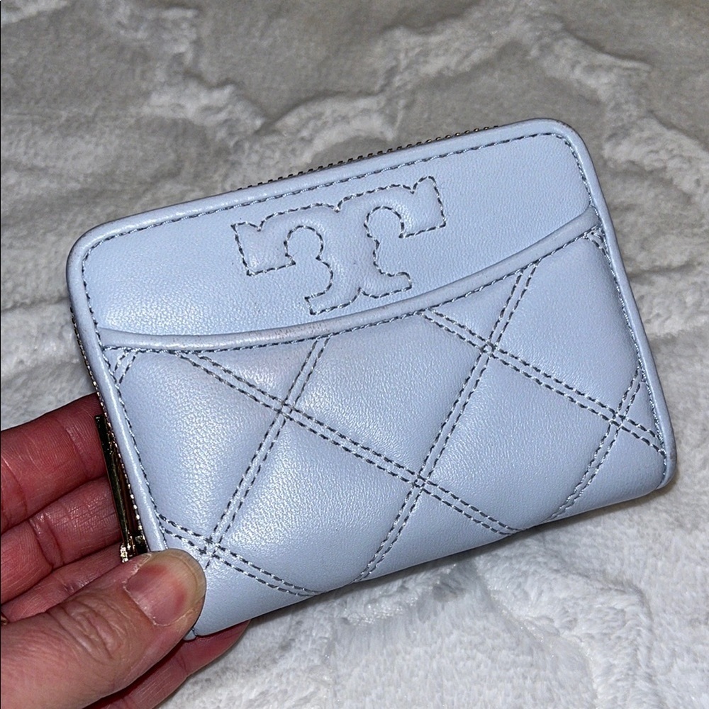 Tory Burch Light Blue Quilted Wallet EUC - Picture 3 of 11